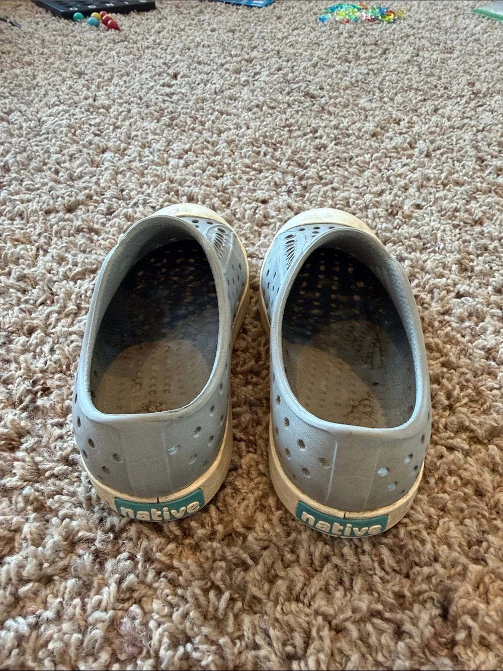 Native Kids Water Shoes Slip-On in Light Gray with White Toe